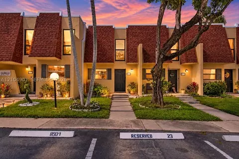 8979 Palm Tree Ln #8979, Pembroke Pines, FL 33024