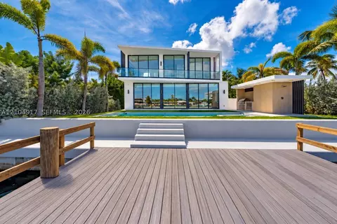 271 N Shore Dr, Miami Beach, FL 33141