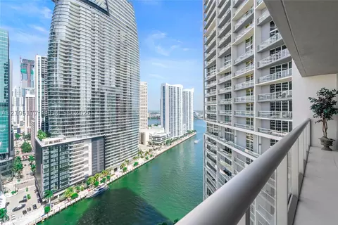 475 Brickell Ave #2414, Miami, FL 33131