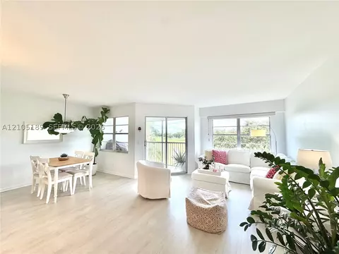 12601 SW 13th St #402G, Pembroke Pines, FL 33027
