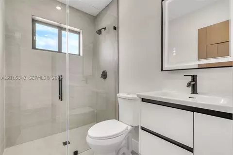 Bath - 1735 SW 97th Pl, Miami, FL 33165 photo 2 of 5