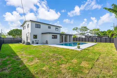 Exterior - 1735 SW 97th Pl, Miami, FL 33165 photo 4 of 6