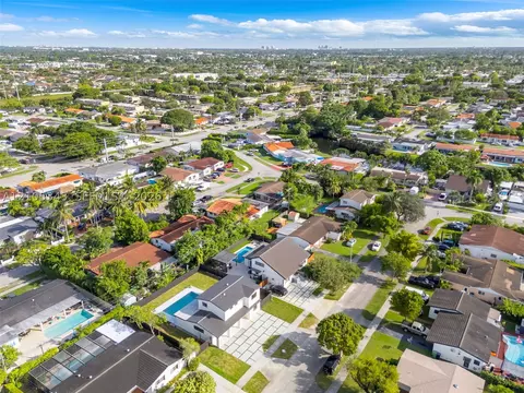 View/Area - 1735 SW 97th Pl, Miami, FL 33165 photo 8 of 11