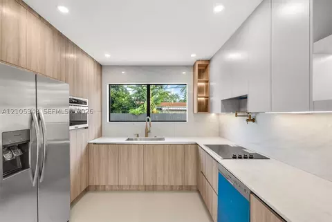 Kitchen - 1735 SW 97th Pl, Miami, FL 33165 photo 2 of 3