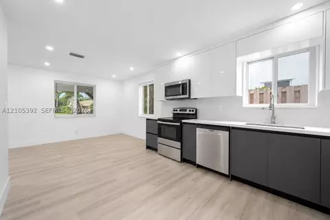 3197 Cleveland St, Hollywood, FL 33021