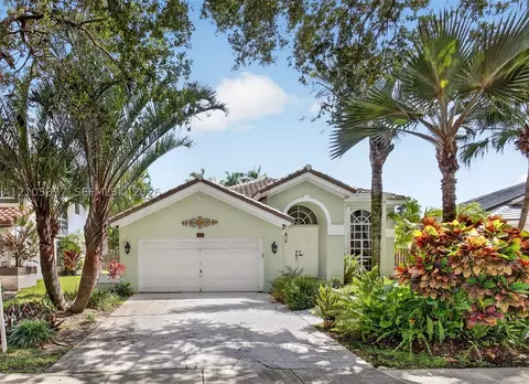 2633 Rio De Janeiro Ave, Hollywood, FL 33026