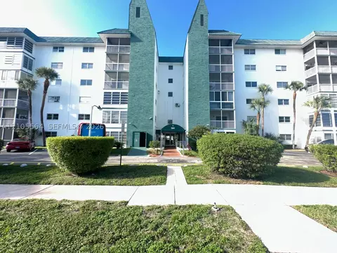 4751 NW 21st St #210, Lauderhill, FL 33313