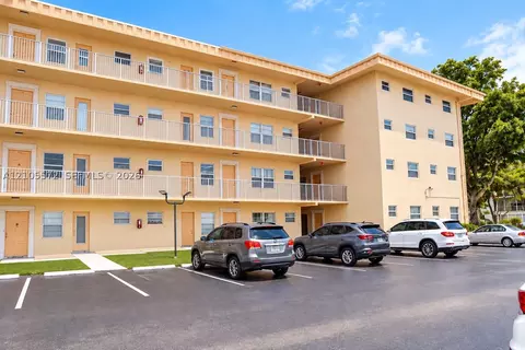 4191 NW 41st St #217, Lauderdale Lakes, FL 33319