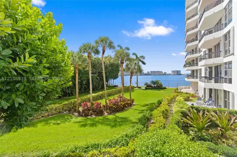 3600 Mystic Pointe Dr #215, Aventura, FL 33180