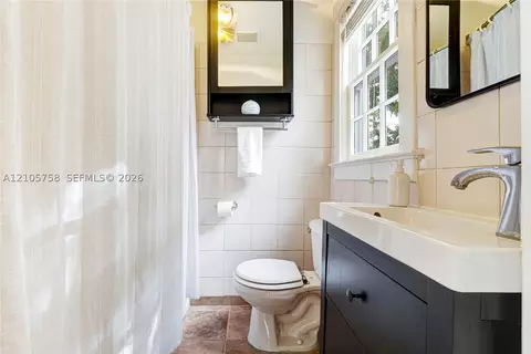 Bath - 668 NE 70th St, Miami, FL 33138 photo 2 of 2