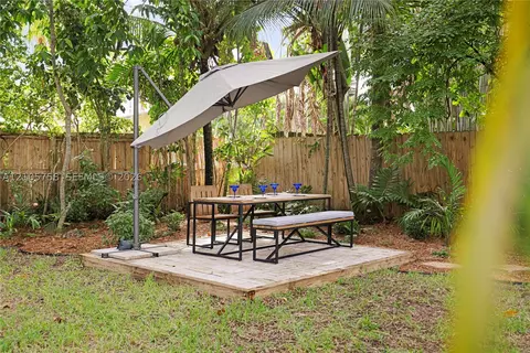 Exterior - 668 NE 70th St, Miami, FL 33138 photo 8 of 22