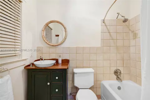 Bath - 668 NE 70th St, Miami, FL 33138 photo 1 of 2