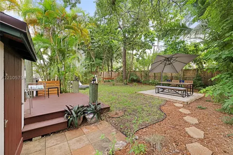 Exterior - 668 NE 70th St, Miami, FL 33138 photo 14 of 22