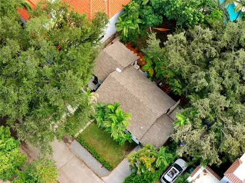 View/Area - 668 NE 70th St, Miami, FL 33138 photo 2 of 14