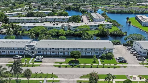 52 NE 204th St #8, Miami Gardens, FL 33179