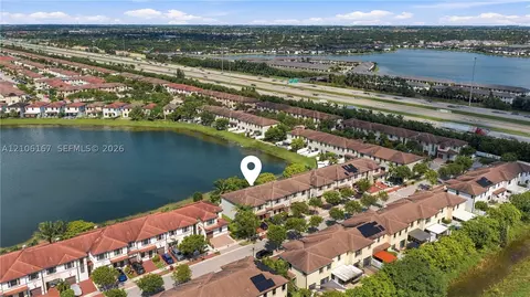 View/Area - 3277 W 100th Ter, Hialeah, FL 33018 photo 4 of 7