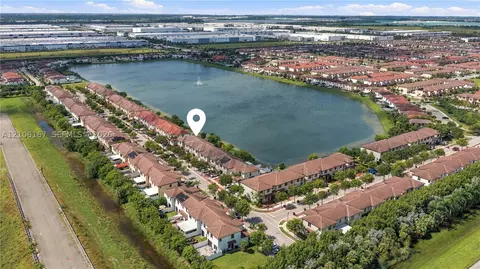 View/Area - 3277 W 100th Ter, Hialeah, FL 33018 photo 3 of 7
