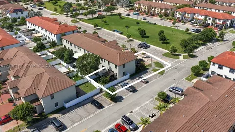 View/Area - 3402 W 105th St, Hialeah, FL 33018 photo 6 of 8