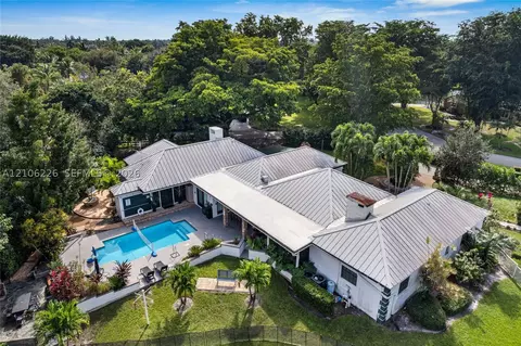 11155 SW 40th St, Davie, FL 33328