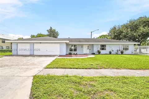 601 Ixoria Ave, Fort Pierce, FL 34982