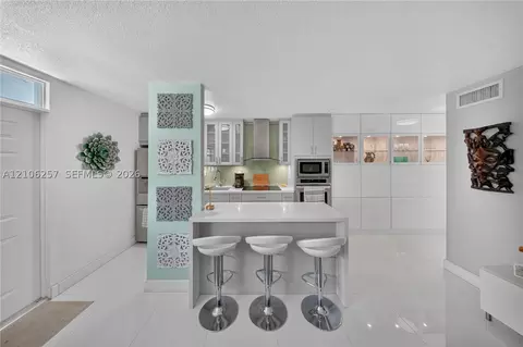 335 Collins #203, Miami Beach, FL 33139