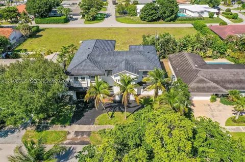 2319 NE 35th Dr, Fort Lauderdale, FL 33308