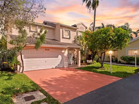 9921 NW 51st Ln, Doral, FL 33178