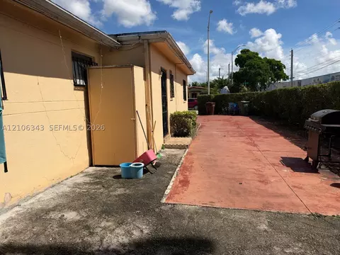 Exterior - 2500 W 8th Ln, Hialeah, FL 33010 photo 4 of 6