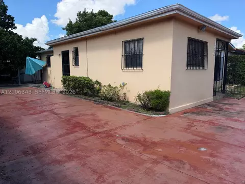 Exterior - 2500 W 8th Ln, Hialeah, FL 33010 photo 1 of 6