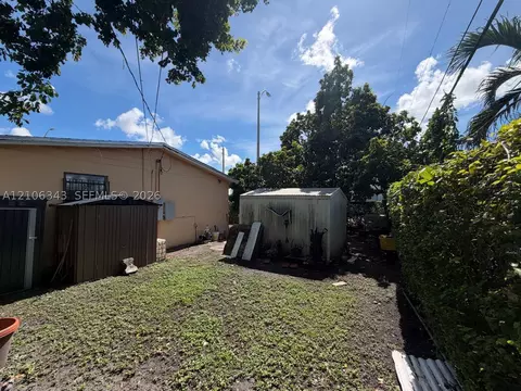 Exterior - 2500 W 8th Ln, Hialeah, FL 33010 photo 3 of 6