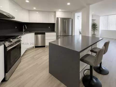 2750 NE 183rd St #2407, Aventura, FL 33160