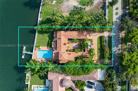 4760 N Bay Rd, Miami Beach, FL 33140