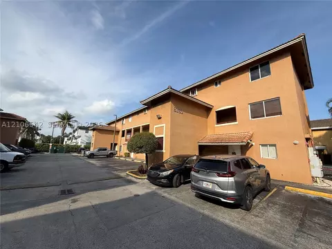 8183 NW 8th St #C5, Miami, FL 33126