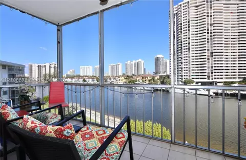 3030 Marcos Dr #T512, Aventura, FL 33160