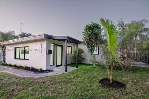6811 Thomas St, Hollywood, FL 33024