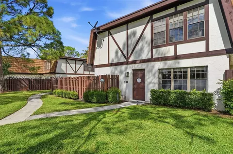 152 Weybridge Cir #C, Royal Palm Beach, FL 33411