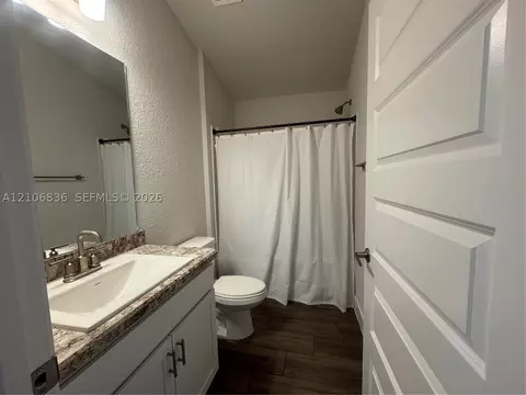 Bath - 187 NW 45th Loop, Ocala, FL 34475 photo 1 of 2