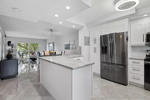 8921 S Hollybrook Blvd #304, Pembroke Pines, FL 33025