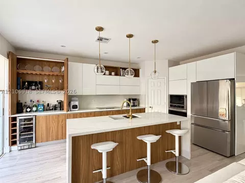 5747 NW 113th Ave, Doral, FL 33178