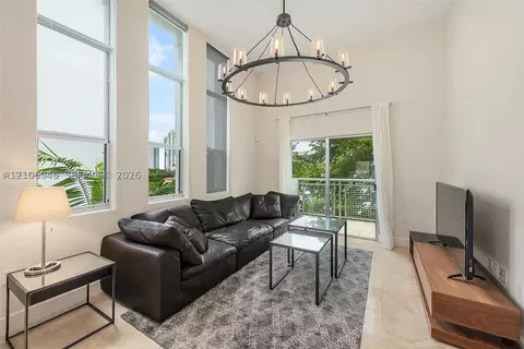 1040 10th St #402, Miami Beach, FL 33139