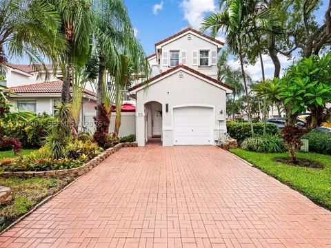 1515 Seagrape Way, Hollywood, FL 33019