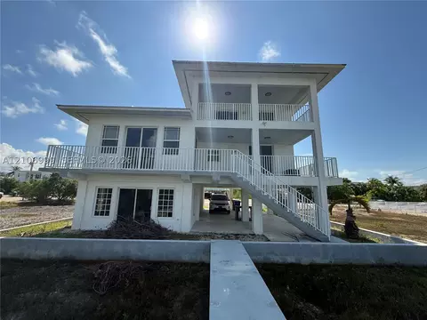 27403 Antigua Ln, Ramrod Key, FL 33042