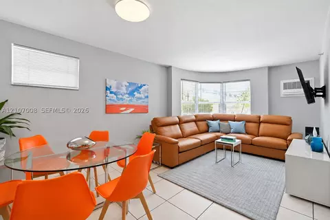 3030 Collins Ave #2H, Miami Beach, FL 33140