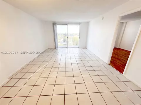 15600 NW 7th Ave #606, Miami, FL 33169