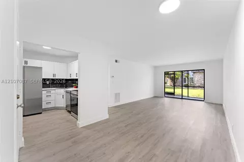 3105 Oakland Shores Dr #J110, Oakland Park, FL 33309