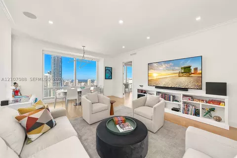 1425 Brickell Ave #51D, Miami, FL 33131