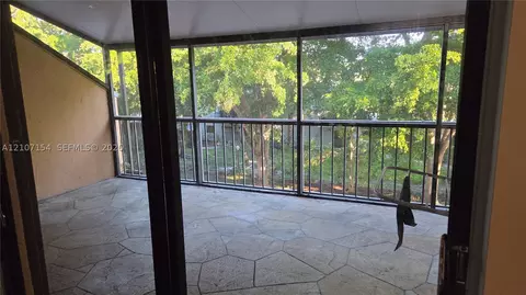 450 Commodore Dr #311, Plantation, FL 33325