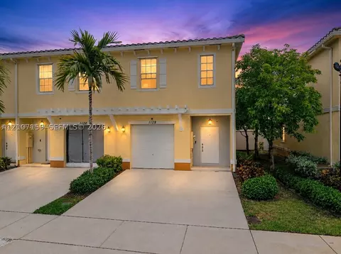 1128 NW 40th Ter, Lauderhill, FL 33313