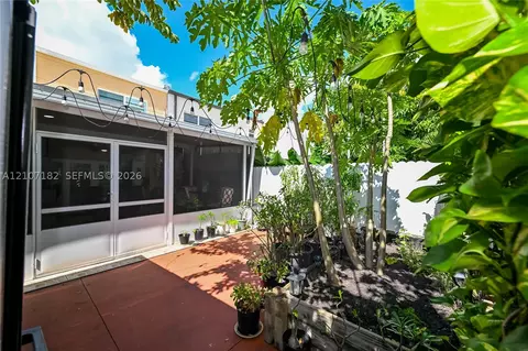 Exterior - 8115 W 8th Ct, Hialeah, FL 33014 photo 1 of 6
