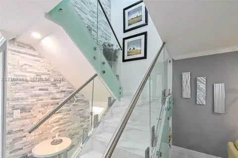 Entry Way - 8115 W 8th Ct, Hialeah, FL 33014 photo 3 of 9